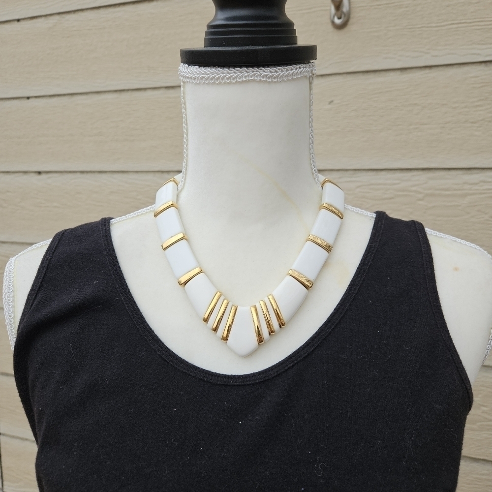 vintage white and gold tone collar necklace